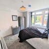 Photo 2: Room 1 En Suite