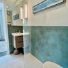 Photo 7: En suite bathroom