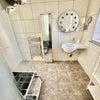 Photo 7: bathroom
