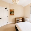 Photo 10: Room 5