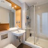 Photo 9: En suite bathroom