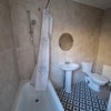 Photo 6: Bathroom x1