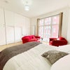 Photo 11: room 5