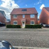 Photo 1: Spacious Detached House - cul-de-sac with ample parking.