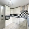 Photo 6: Kitchen