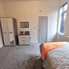 Photo 3: Room 3 En Suite