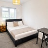 Photo 2: Room 2 En Suite