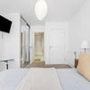 Photo 4: Ensuite Room E1