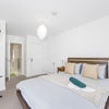 Photo 3: Ensuite Room E1