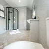 Photo 2: room 3 ensuite