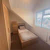 Photo 11: Room 6 ensuite
