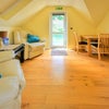 Photo 3: Lounge