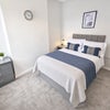 Photo 5: Room 5 En Suite