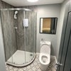 Photo 5: 🚿 Modern Private En-Suite – Fresh, Clean & Contemporary
