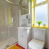 Photo 9: 3 shower rooms