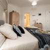 Photo 4: large ensuite