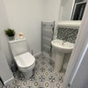Photo 4: Room 5 - modern ensuite