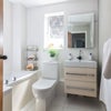 Photo 4: Bathroom 