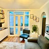 Photo 3: Cosy, bright sitting area. 