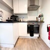 Photo 3: kitchen