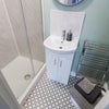 Photo 6: En suite
