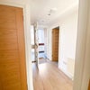 Photo 5: Hallway/Entrance 