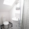 Photo 5: Room 6 - Ensuite