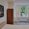Photo 5: Double en-suite room