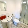 Photo 10: Room 1 en suite