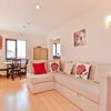 Photo 4: Livingroom