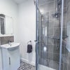 Photo 4: Room 3 - En-suite Bathroom