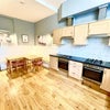 Photo 4: kitchen seating