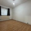 Photo 3: Room 1