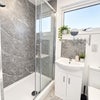 Photo 4: Ensuite