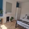 Photo 10: room 4