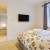 Photo 8: Room 4 