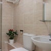 Photo 8: Ensuite for Room 6