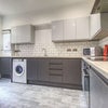 Photo 10: Kitchen