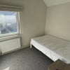Photo 4: Tv and window opposite the bed keeping it bright during the day
