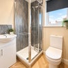 Photo 6: En suite