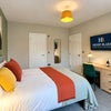 Photo 3: Room 4
