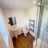 Photo 4: Room 5 En-suite 