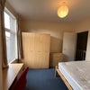 Photo 2: Room to let (angle 2)