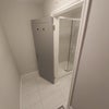 Photo 6: Room 2, En-suite room