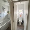 Photo 5: bathroom/toilet