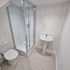 Photo 10: 🚿 Modern Bathroom