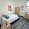 Photo 10: ROOM 5