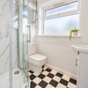 Photo 5: Room 6 en-suite bathroom