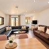 Photo 8: Livingroom