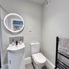 Photo 14: En-suite R5
